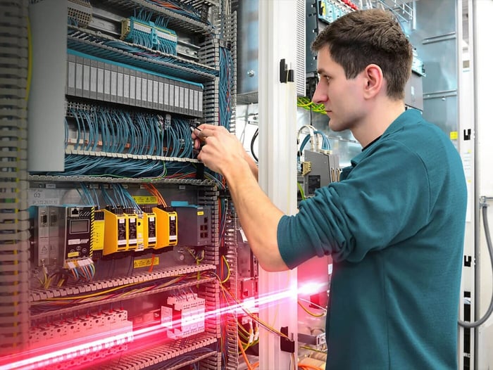 Foto secundaria_Cómo destacar en la fabricación de armarios eléctricos con Eplan_1